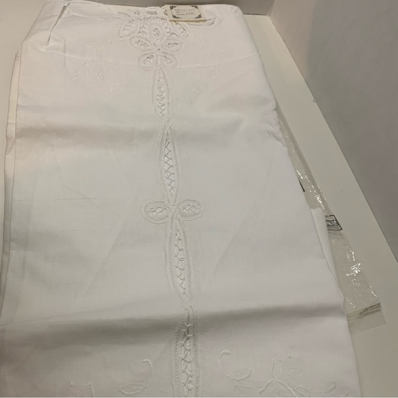 TABLECLOTH & 8 NAPKINS 100% cotton Victorian tatting round 66x66 NEW OLD STOCK - Picture 8 of 12